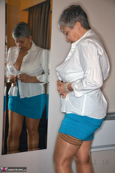 Curvy European MILF in a Skirt and Stockings Pulls Panties Aside – photo 3 of 20
