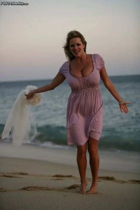 Kelly Madison: Blonde Latina MILF Bride Undresses for Outdoor Threesome – photo 4 of 21