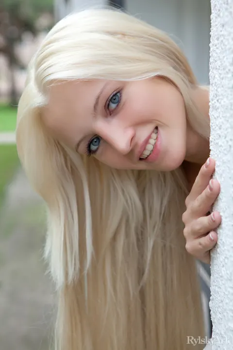 European Blonde Strips Out of Her White Dress Outdoors – photo 11 of 16