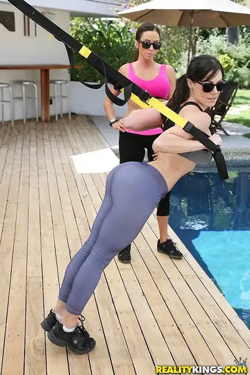 Ariella Ferrera – Thick Latina MILF in Yoga Pants Facesits and Takes Anal in a Threesome