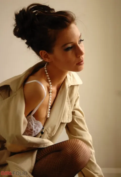 Skinny Brunette Reveals Black and White Lingerie – photo 4 of 12