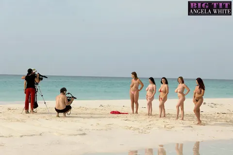 Angela White: Curvy British MILF Strips Out of Her Bikini at the Beach – photo 7 of 16