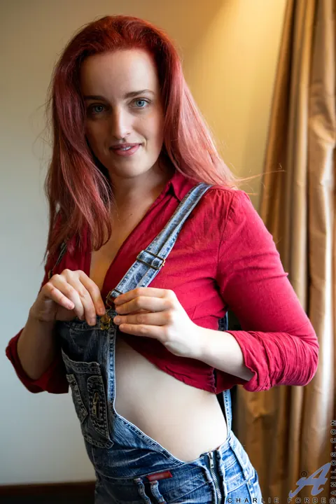 Charlie Forde: Redhead MILF Strips Out of Her Lingerie for Selfies – photo 4 of 16