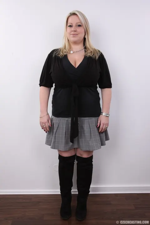 Jane Hollan: Curvy Czech Blonde Bares Her Big Natural Tits in Boots – photo 2 of 20