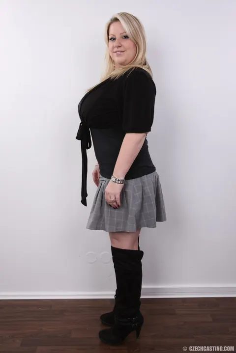 Jane Hollan: Curvy Czech Blonde Bares Her Big Natural Tits in Boots – photo 3 of 20
