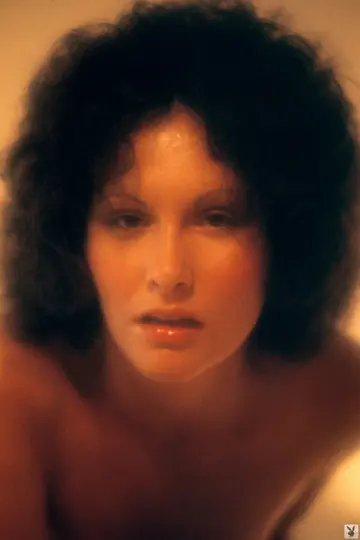 Linda Lovelace – Mature Brunette with Short Hair Fingers Her Pussy on the Bed
