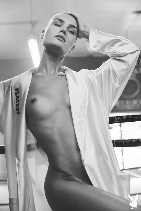 Slim Busty Woman in Boots Poses Naked in a Boxing Ring – photo 9 of 16