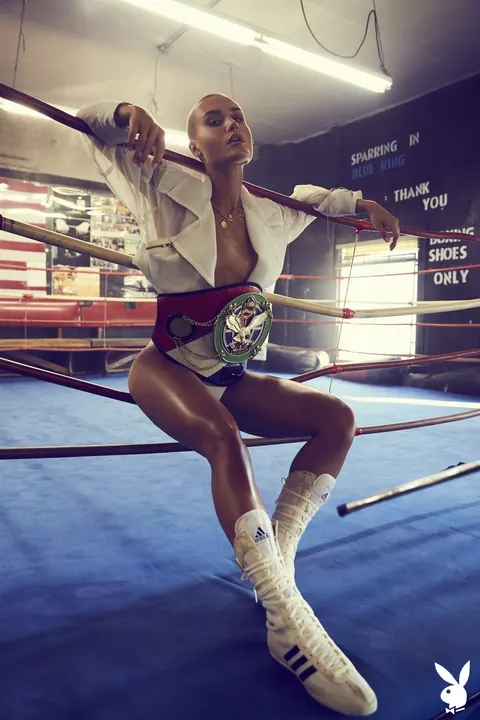 Slim Busty Woman in Boots Poses Naked in a Boxing Ring – photo 15 of 16