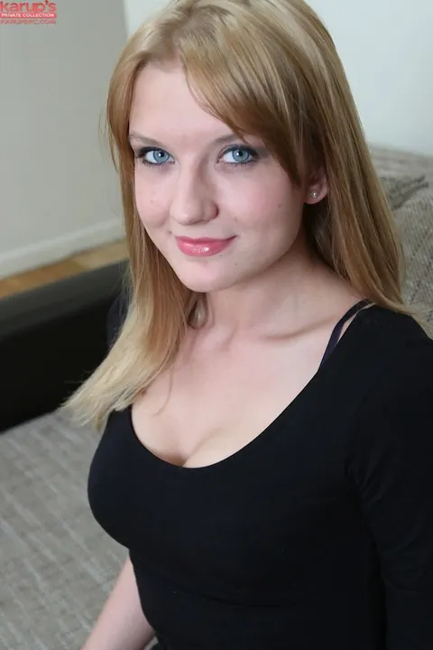 Blonde with Big Tits Toys Her Asshole in Stockings – photo 1 of 16