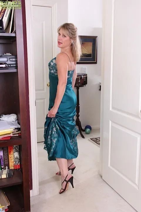 Rebecca Hill: Chubby Blonde MILF Pulls Panties Aside and Fingers Her Shaved Pussy – photo 1 of 16