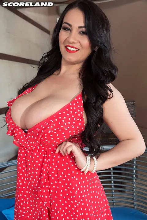 Helen Star: Curvy Brunette MILF Frees Big Natural Tits from White Lingerie – photo 2 of 16