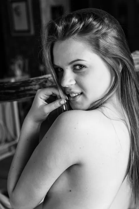 Nika O: Redhead Undresses and Spreads Her Legs Wide – photo 19 of 19