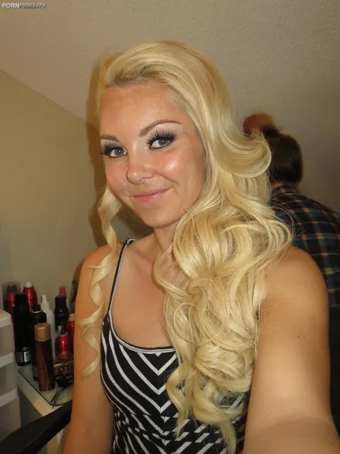 Aaliyah Love: Curly Blonde Strips Outdoors for a Threesome – photo 12 of 17