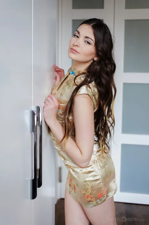 Lukki Lima: Tall European Brunette Removes Her Dress and Spreads – photo 2 of 16