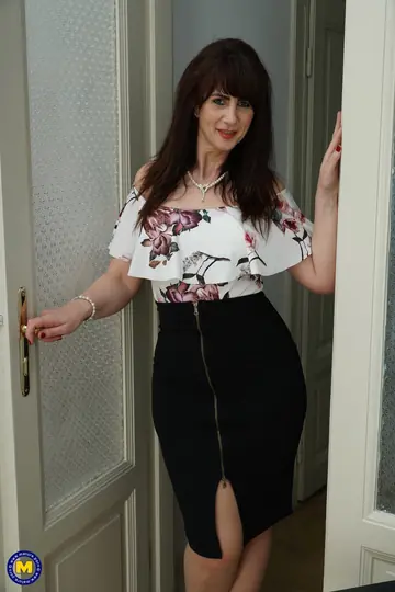 Toni Lace – Busty British MILF in Stockings and Skirt Has Interracial Sex