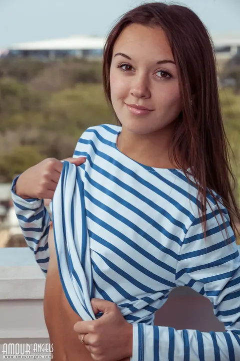 Veselin: Brunette in Jeans Strips to Show Her Shaved Pussy – photo 4 of 20