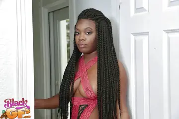 London Banks – Thick African Brunette Reveals Her Big Ass from Lingerie
