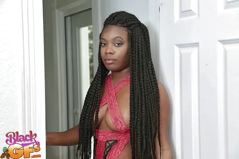 London Banks: Thick African Brunette Reveals Her Big Ass from Lingerie – photo 1 of 16