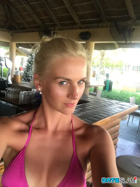 Katy Sky: Tall Blonde Takes Selfies in a Bikini and Shorts Outdoors – photo 4 of 12