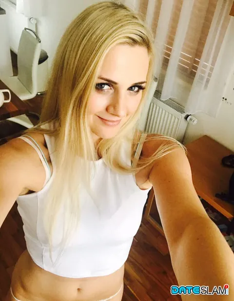 Katy Sky: Tall Blonde Takes Selfies in a Bikini and Shorts Outdoors – photo 12 of 12