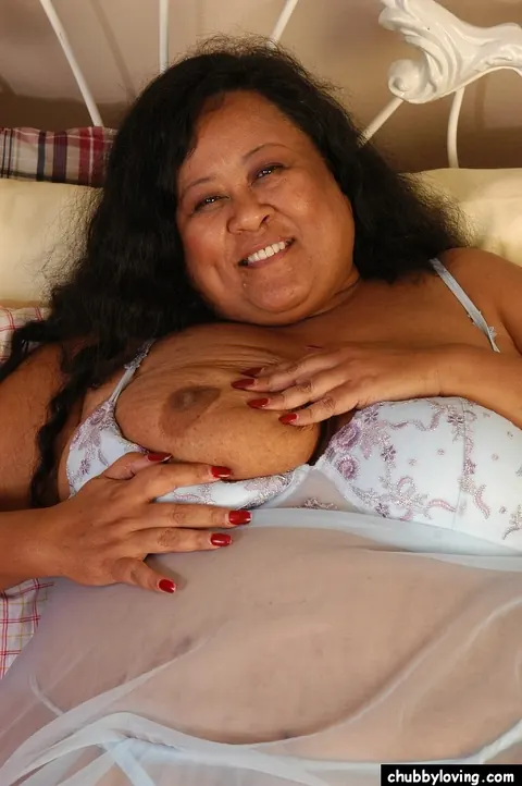 Mature Latina in Lingerie Uses a Dildo and Spreads Wide – photo 2 of 16