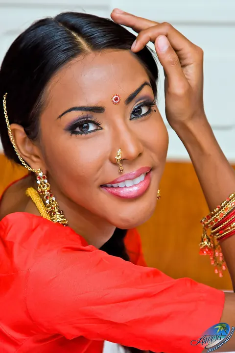 Indian Trans Woman Stands Nude and Shows Her Cock – photo 7 of 20