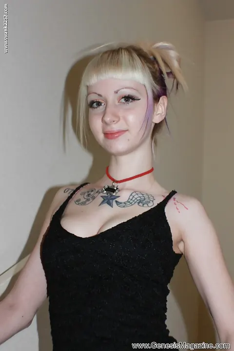 Tattooed Blonde Babe Poses in a Black Dress and Boots – photo 14 of 16