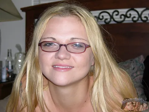 Blonde in Glasses Spreads Her Pussy – photo 9 of 16