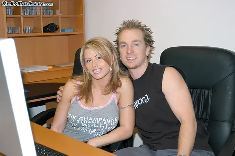 Brooke Haven: Blonde MILF with Enhanced Tits Gives a Blowjob in a Threesome – photo 2 of 16