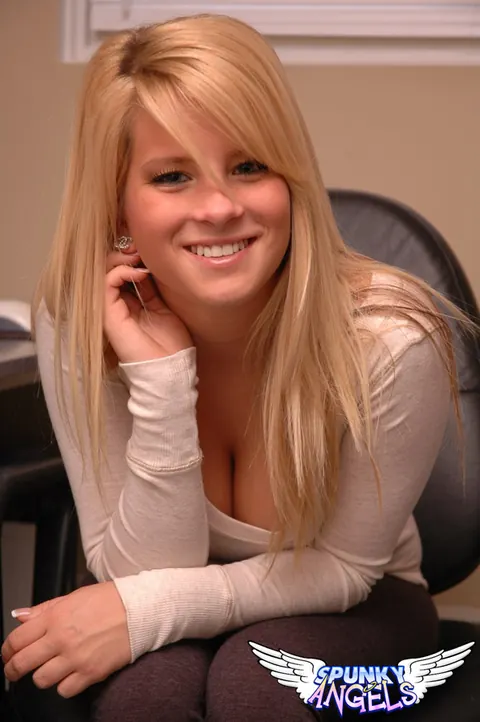 Kimmy Makenzie: Blonde with Big Natural Tits Shows Her Bare Ass in a Thong at the Office – photo 1 of 12
