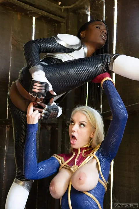 Kenzie Taylor: Blonde and Ebony Lesbians Lick Pussy Outdoors in Cosplay – photo 11 of 15