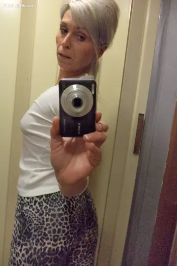 Petite Czech MILF Strips and Spreads Her Pussy in a Mirror Selfie