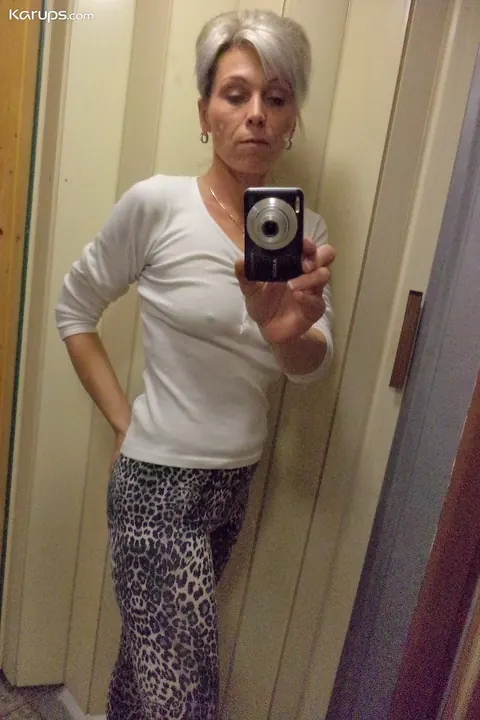 Kathy White: Petite Czech MILF Strips and Spreads Her Pussy in a Mirror Selfie – photo 2 of 20