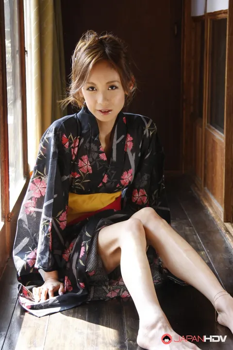 Shuri Maihama: Japanese Redhead Removes Her Panties and Spreads Outdoors in a Kimono – photo 2 of 15