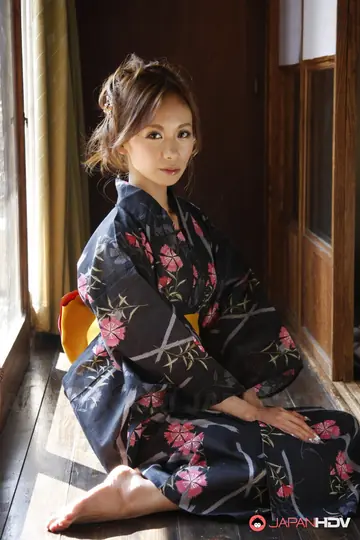 Shuri Maihama – Japanese Redhead Removes Her Panties and Spreads Outdoors in a Kimono