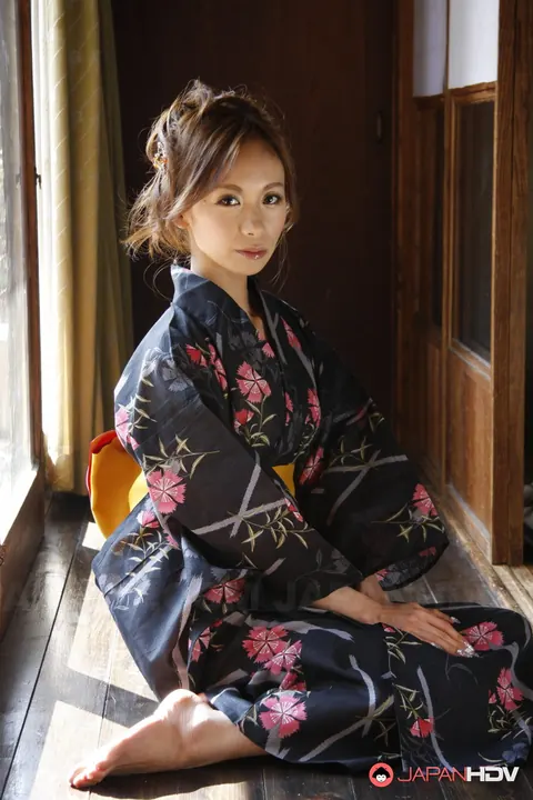 Shuri Maihama: Japanese Redhead Removes Her Panties and Spreads Outdoors in a Kimono – photo 1 of 15