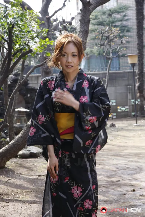 Shuri Maihama: Japanese Redhead Removes Her Panties and Spreads Outdoors in a Kimono – photo 3 of 15