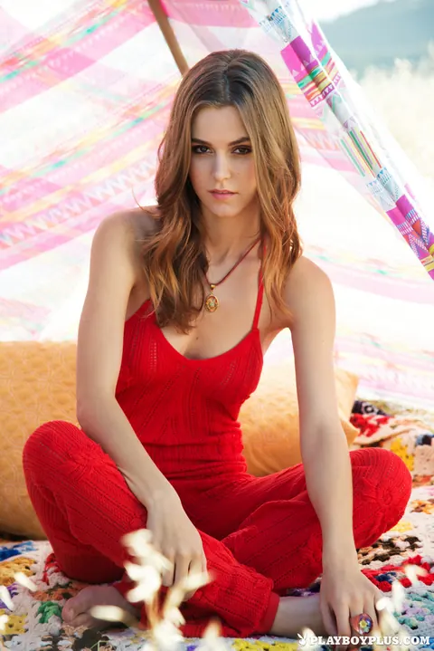Amberleigh West: Skinny Redhead Strips Outdoors to Show Her Big Natural Tits – photo 7 of 14