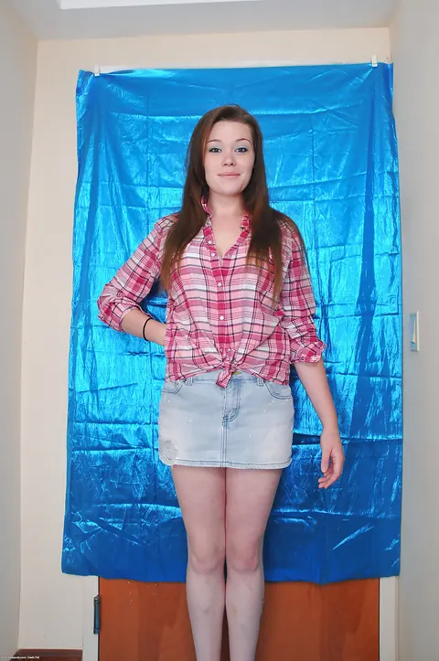 BBW Strips and Spreads Her Shaved Pussy Wide – photo 1 of 16