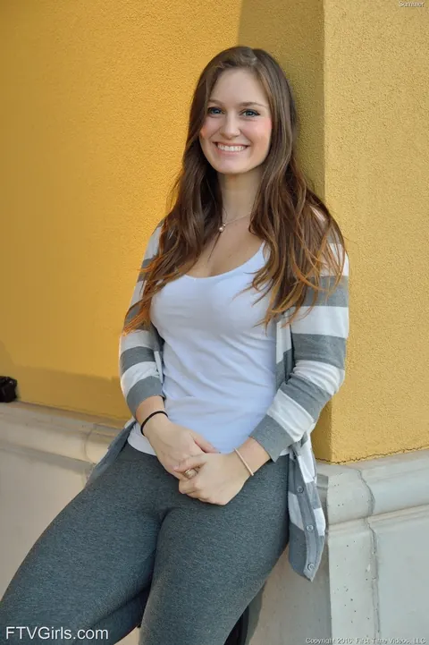 Brunette MILF Strips Out of Her Jeans in Public – photo 15 of 20