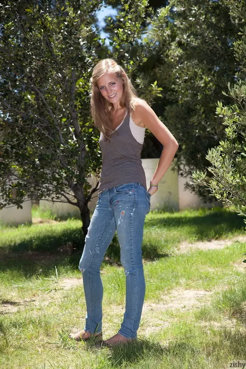 Woman in Denim Spreads Her Legs Outdoors – photo 11 of 11