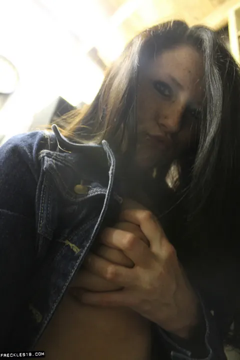 Brunette in Shorts Shows Her Big Natural Tits in Selfies – photo 12 of 12