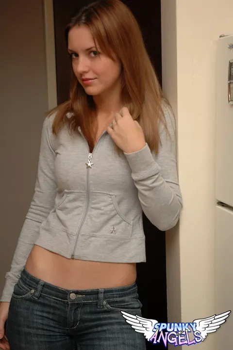 Thick Redhead Poses in Tight Denim Jeans – photo 6 of 12