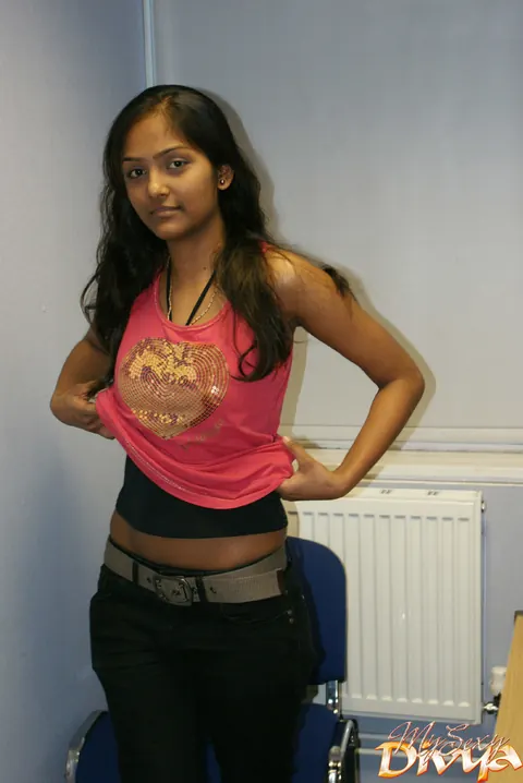 Indian Woman Removes Her Panties – photo 3 of 12