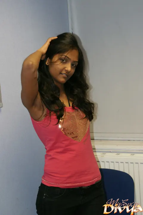 Indian Woman Removes Her Panties – photo 2 of 12