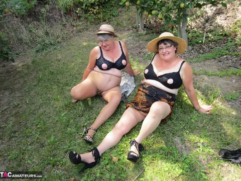 Thick MILFs Kiss and Spread in Pantyhose Outdoors – photo 17 of 20