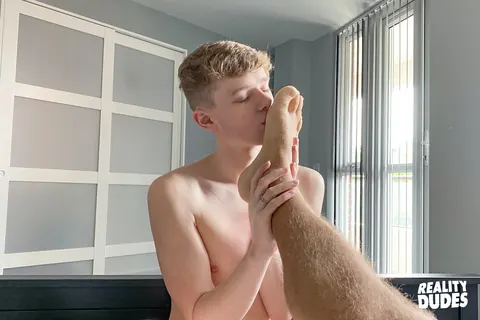 Two Men Stroke, Finger and Fuck Each Other on the Bed – photo 12 of 20