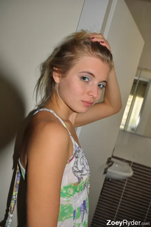Zoey Ryder: Blonde in Shorts Bares Her Tits on the Toilet – photo 15 of 15