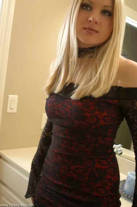 Tina Walker: Blonde in a Skirt and Heels Poses in the Bathroom – photo 2 of 12