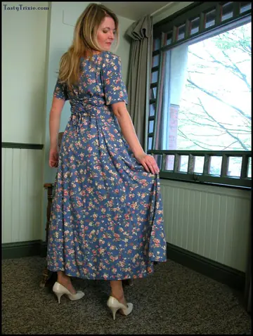 Tasty Trixie – Thick Blonde MILF Lifts Her Long Dress and Reveals Pink Panties